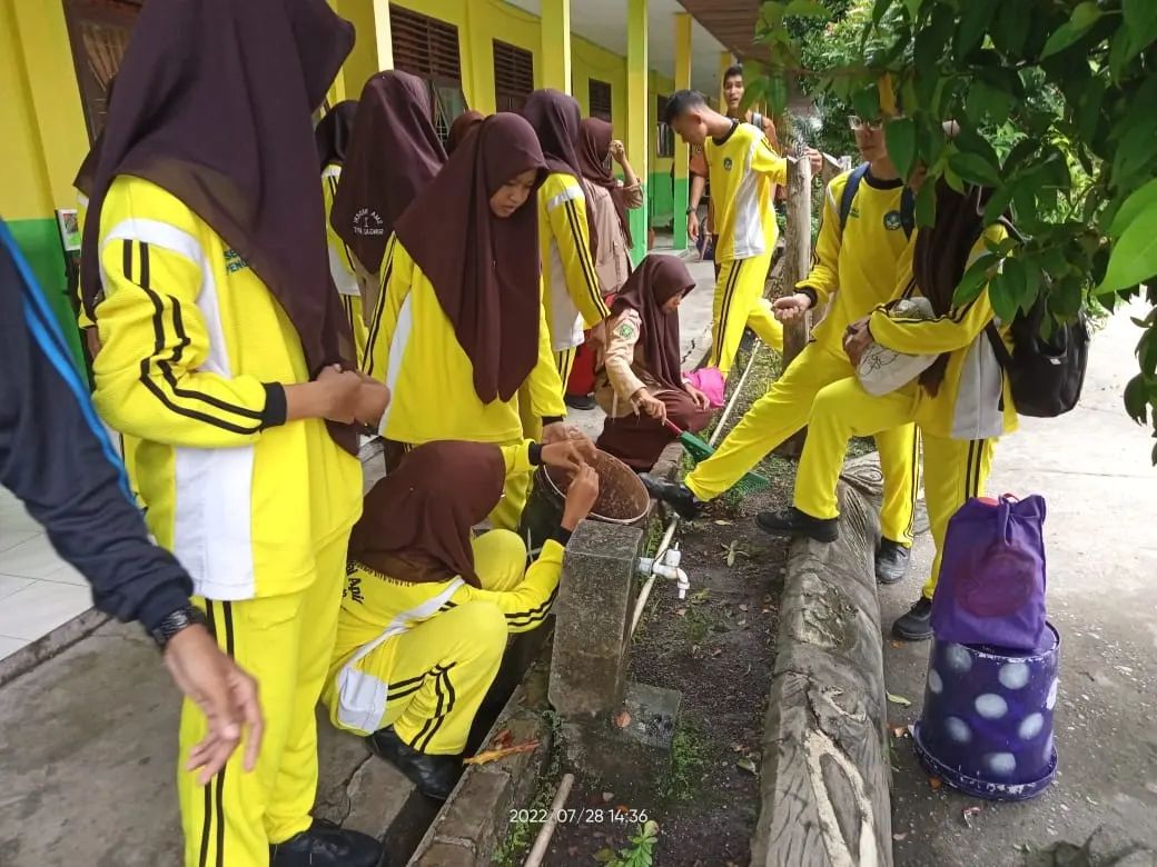 Kamis Bersih SMAN 1 Sungai Apit