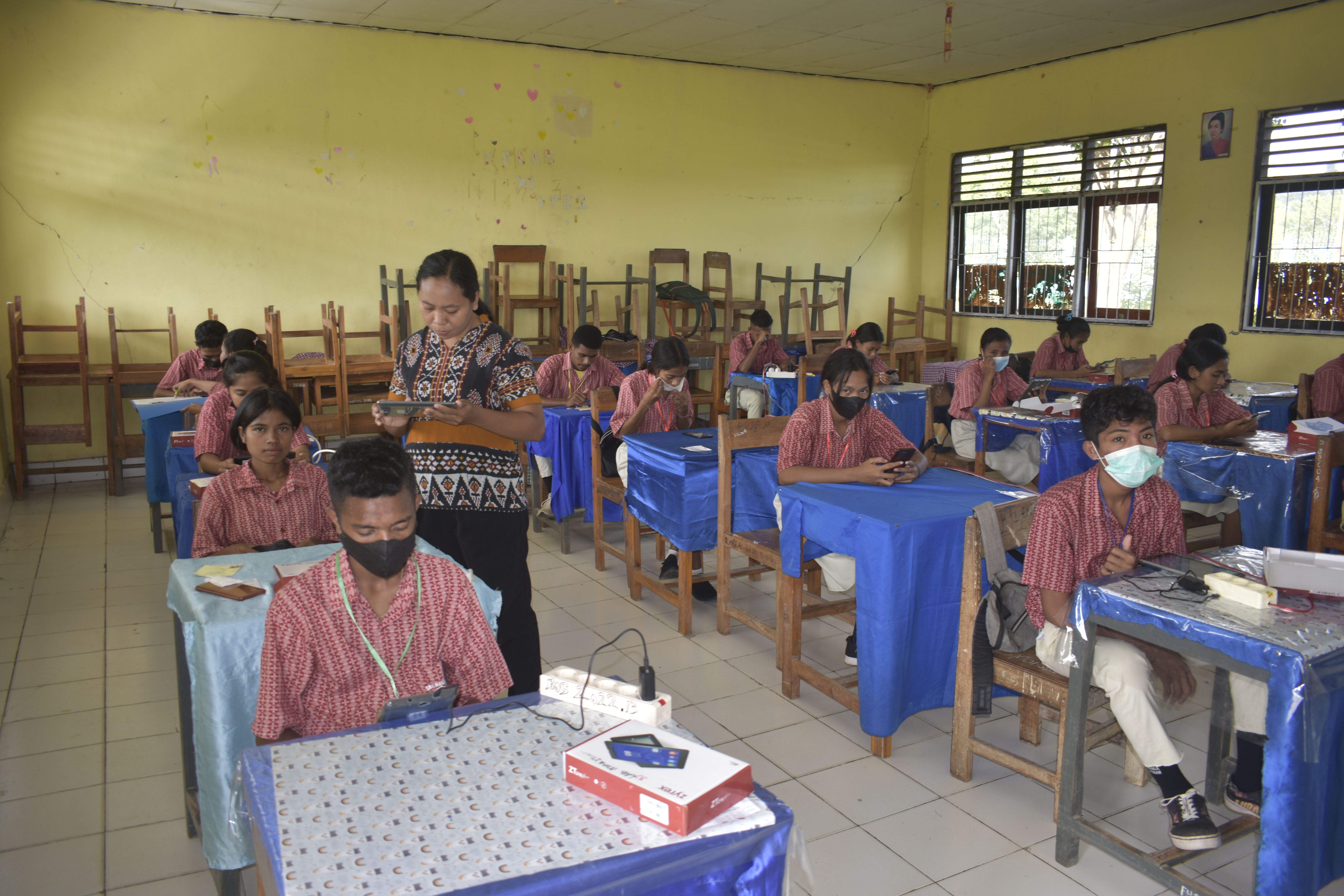 UJIAN SEKOLAH KELAS XII  BEEBASIS ONLI NE DENGAN MENGGUNAKAN CBT TAHUN PELAJARAN 2021/2022