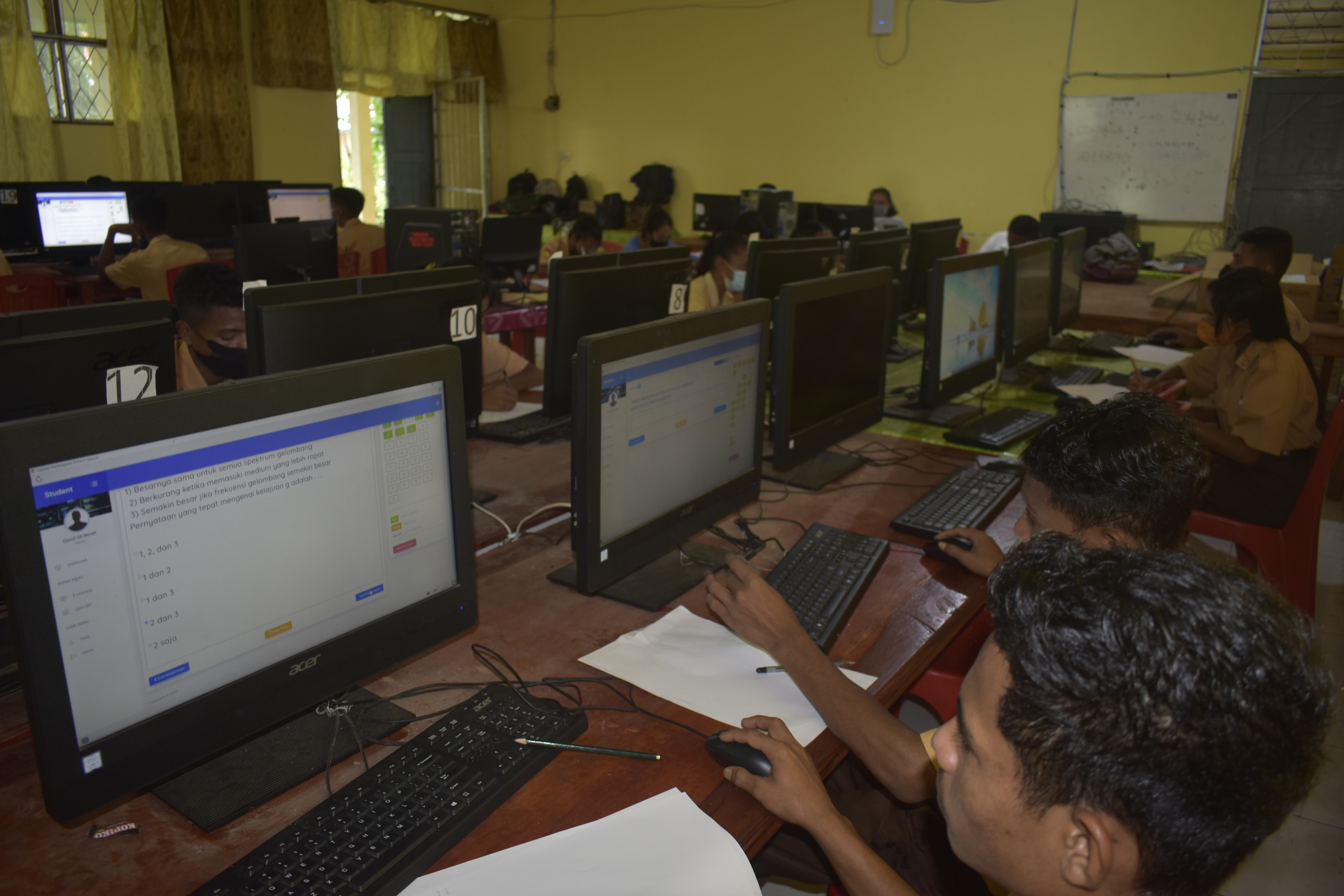 UJIAN SEMESTER VI KELAS XII HARI KELIMA DENGAN APLIKASI CBT EXAM BROWSER