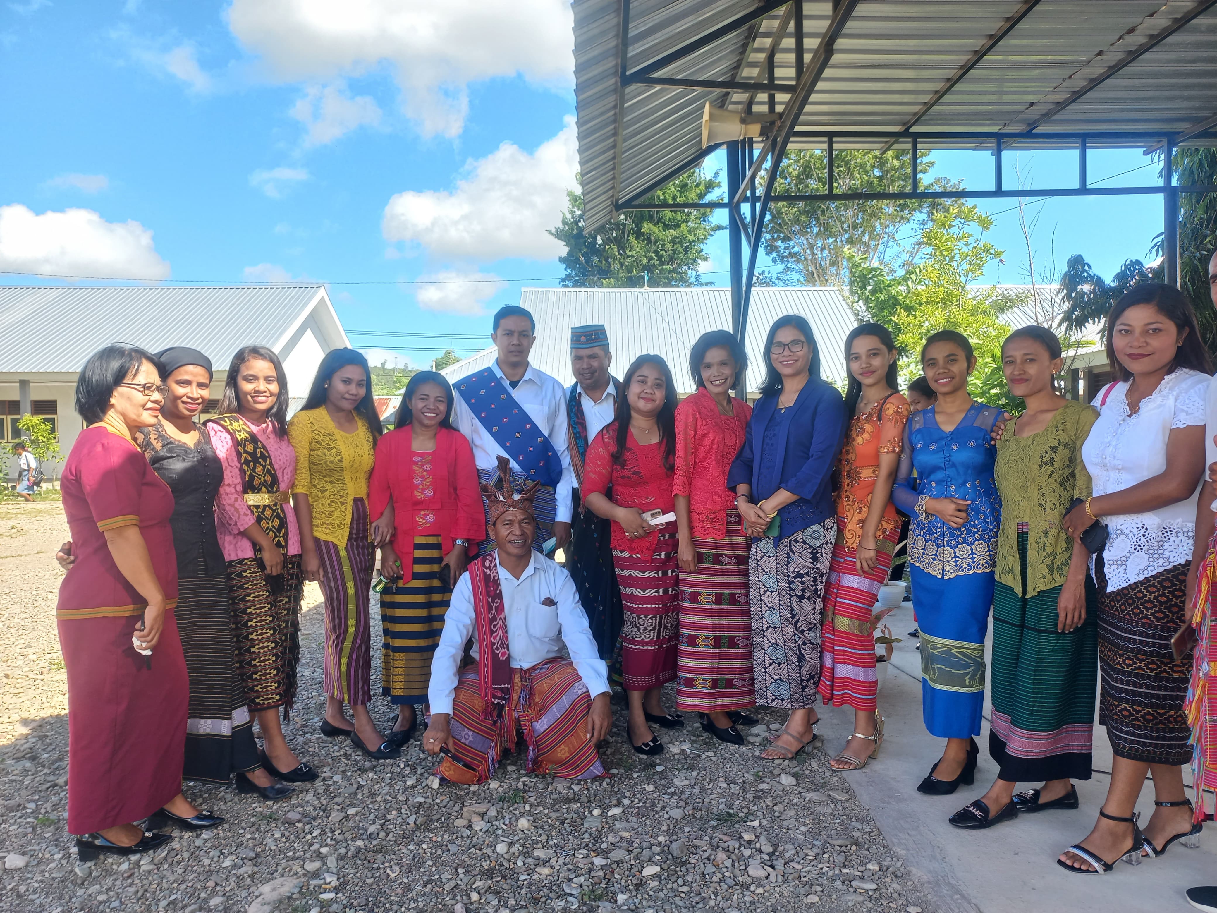 Foto bersama setelah Upacara Hari Pendidikan Nasional 2 Mei 2024