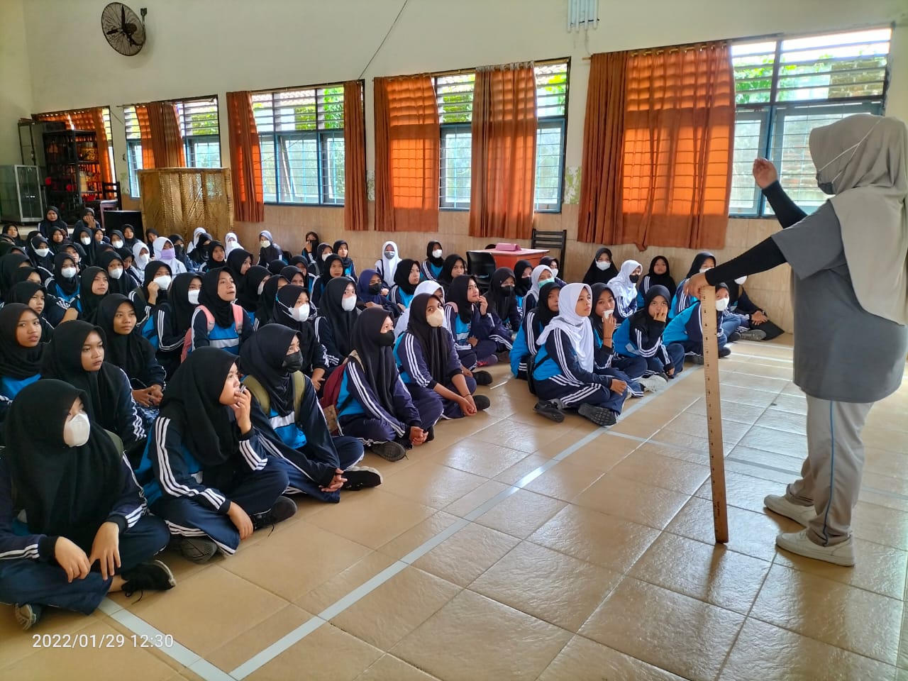 DWP BIDANG PENDIDIKAN DAN SOSIAL BUDAYA; "PEMBINAAN SISWI BERHALANGAN SHOLAT DZUHUR