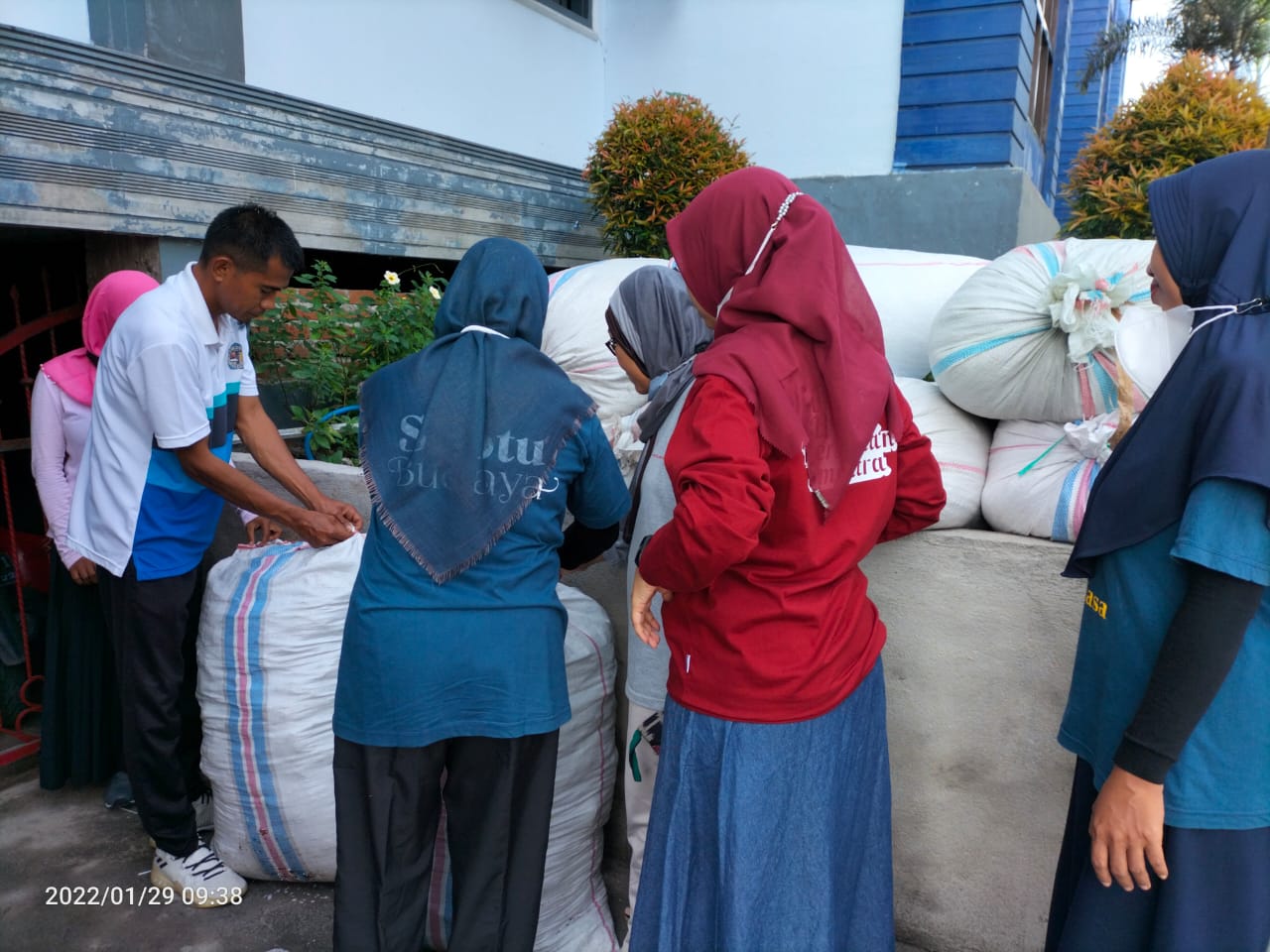 PELATIHAN PEMBUATAN KOMPOS