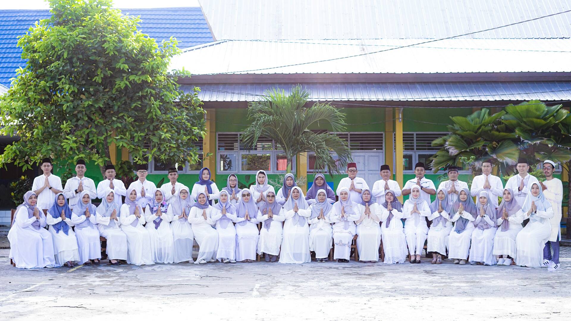 SELAMAT HARI RAYA IDUL FITRI MOHON MAAF LAHIR DAN BATIN