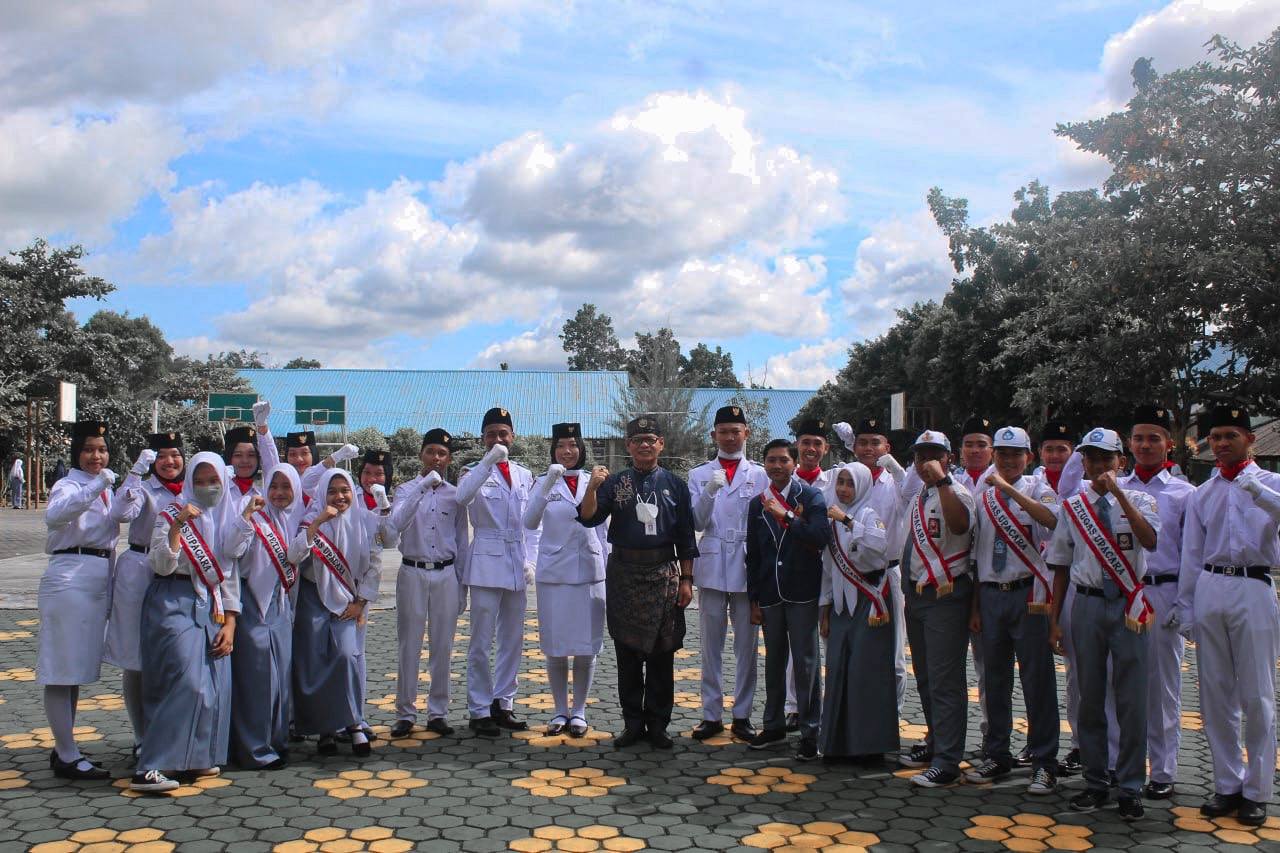 Seluruh Petugas Upacara