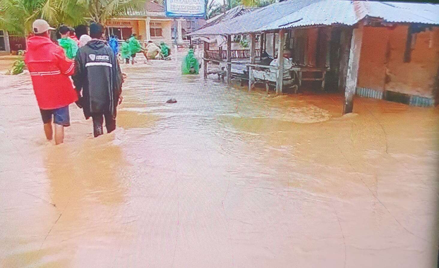 Banjir di Ulakan Tapakis Ganggu Kegiatan Belajar dan Administrasi Sekolah