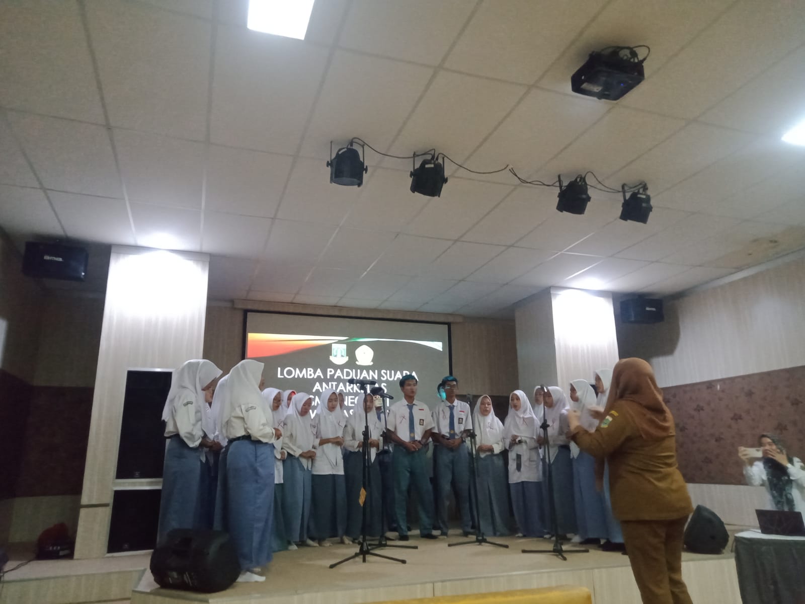 BERJUANG MENJADI ARTIS KELAS TERHEBAT GAES