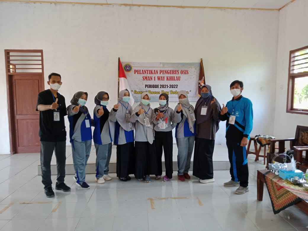 Dewan Guru Pembina Pada Kegiatan Pelantikan Pengurus OSIS periode 2021/2022