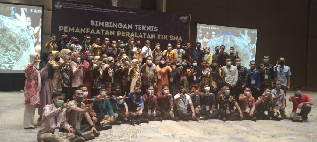 Bimbingan Teknis Pemanfaatan TIK di Novotel Tangerang Perwakilan SMAN 1 Way Khilau