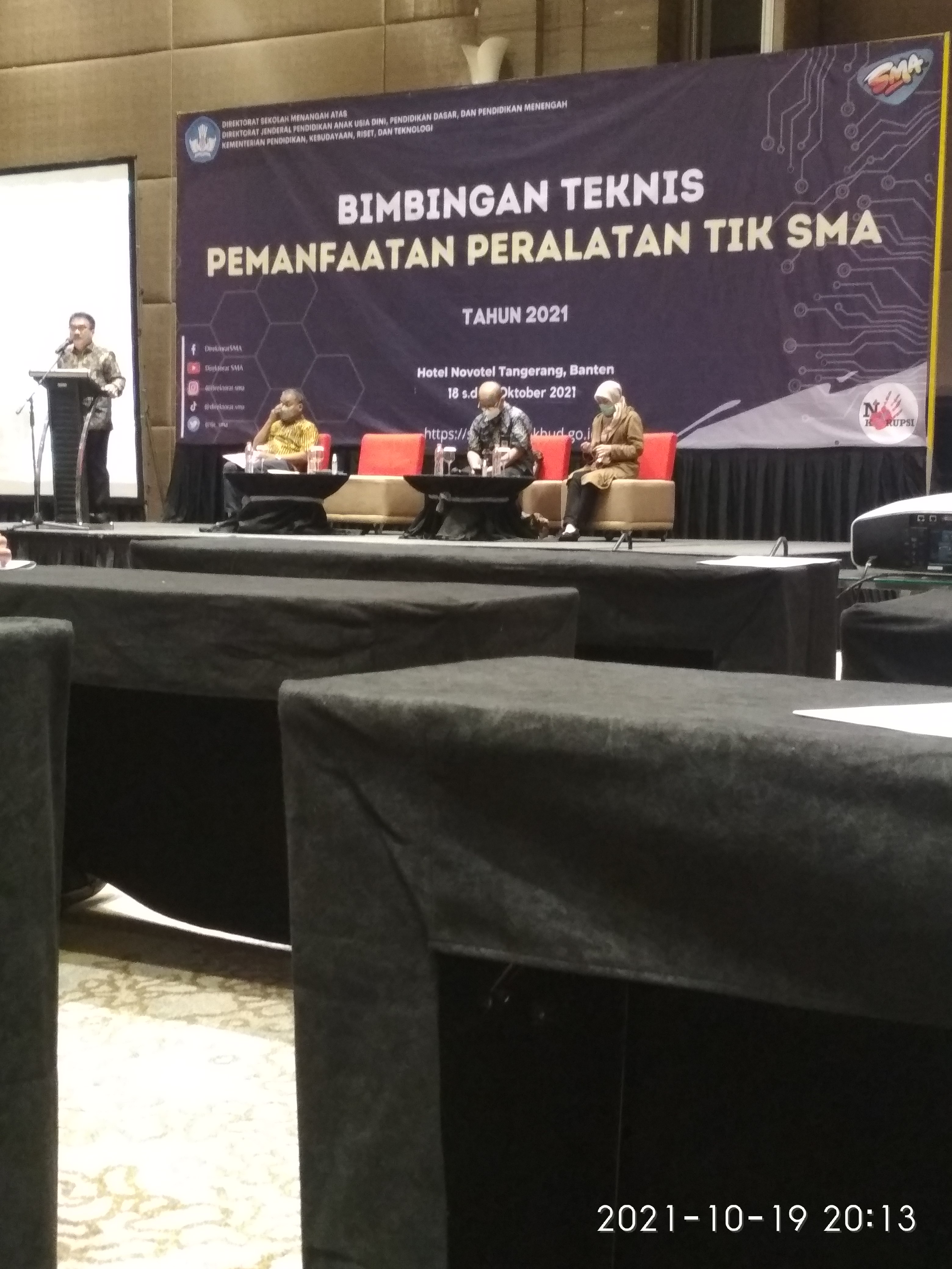 Bimbingan Teknis Pemanfaatan TIK di Novotel Tangerang Perwakilan SMAN 1 Way Khilau