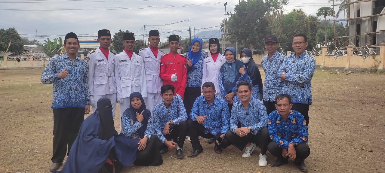 DOKUMENTASI PASKIBRA SMAN 2 BOLO PADA UPACARA HUT RI YANG KE 77 TAHUN