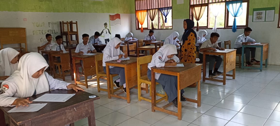 Penyelenggaraan Ujian Akhir Sekolah Kelas XII SMAN 2 Budong Budong