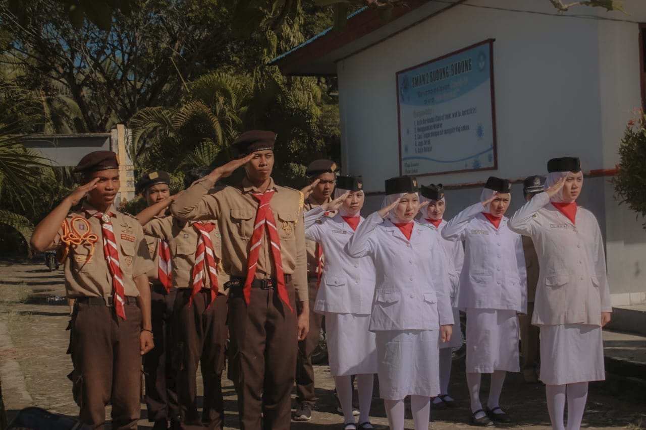 Persembahan Kelas XII Pelaksanaan Upacara Terakhir SMAN 2 Budong Budong