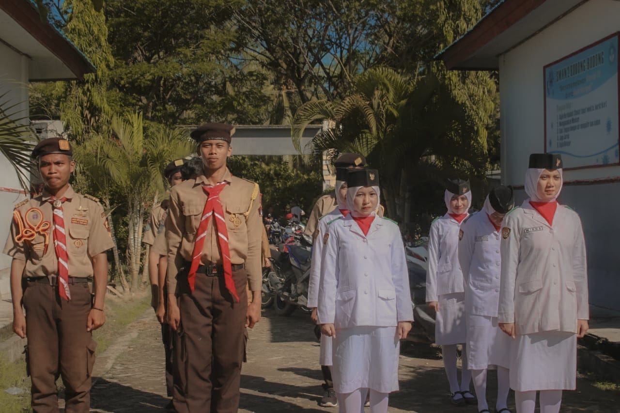 Persembahan Kelas XII Pelaksanaan Upacara Terakhir SMAN 2 Budong Budong