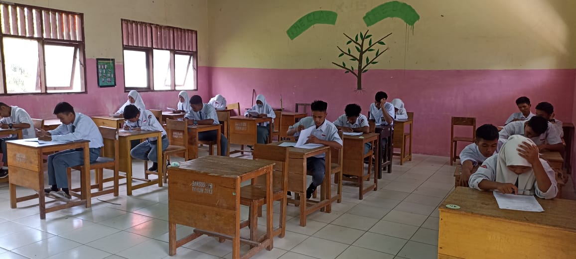 Penyelenggaraan Ujian Akhir Sekolah Kelas XII SMAN 2 Budong Budong