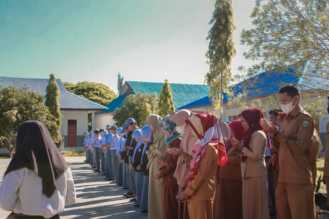 Persembahan Kelas XII Pelaksanaan Upacara Terakhir SMAN 2 Budong Budong