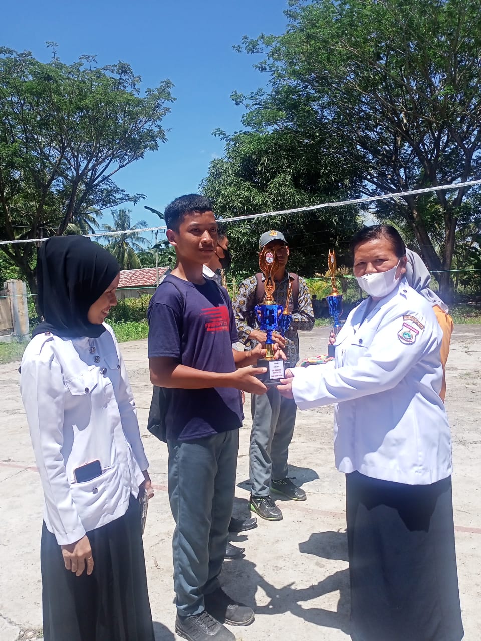 Penerimaan Hadiah PORSENI dalam rangka memperingati Hari Sumpah Pemuda dan Hari Pahlawan