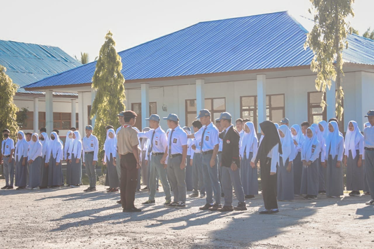 Persembahan Kelas XII Pelaksanaan Upacara Terakhir SMAN 2 Budong Budong