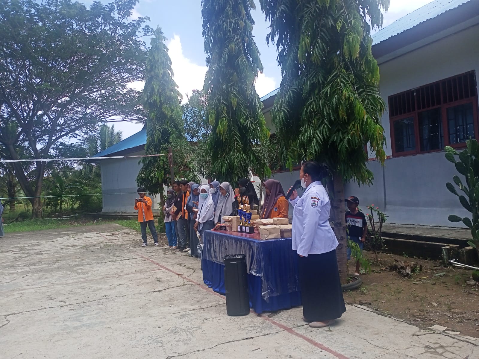 Penerimaan Hadiah PORSENI dalam rangka memperingati Hari Sumpah Pemuda dan Hari Pahlawan