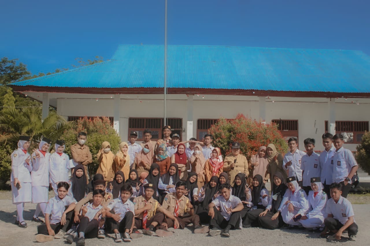 Persembahan Kelas XII Pelaksanaan Upacara Terakhir SMAN 2 Budong Budong