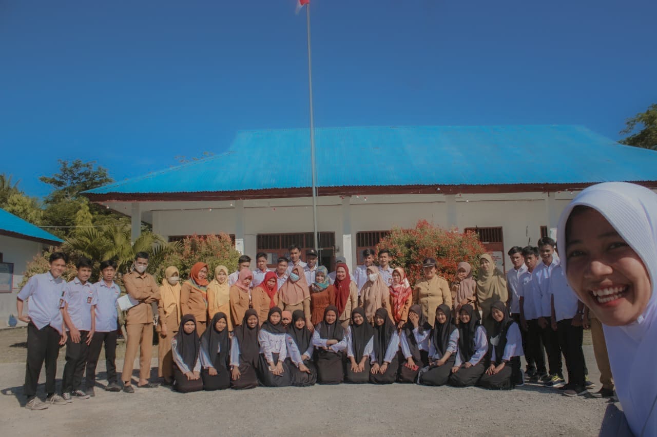 Persembahan Kelas XII Pelaksanaan Upacara Terakhir SMAN 2 Budong Budong
