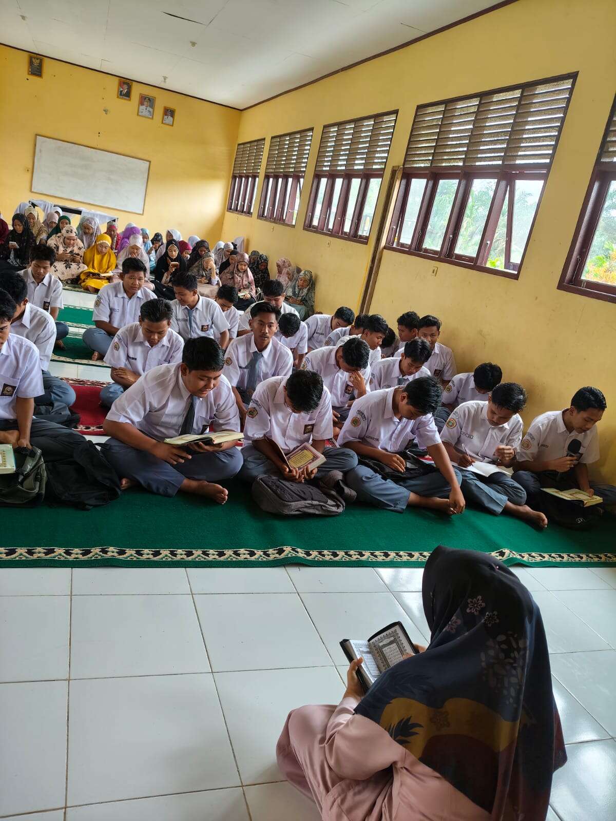 SMANDA BUNUT MENGAJI