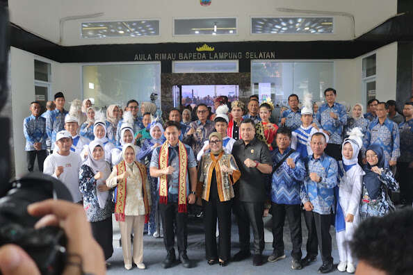 Drumband Gita Bahana Smandaka Tampil Memukau di Musrenbang RKPD dan FKP RPJMD 2025-2029 BAPEDA LAMPUNG SELATAN