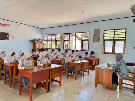 Pelaksanaan Asesmen Sumatif Tengah Semester Genap di SMAN 2 Kalianda Berjalan Lancar dan Tertib