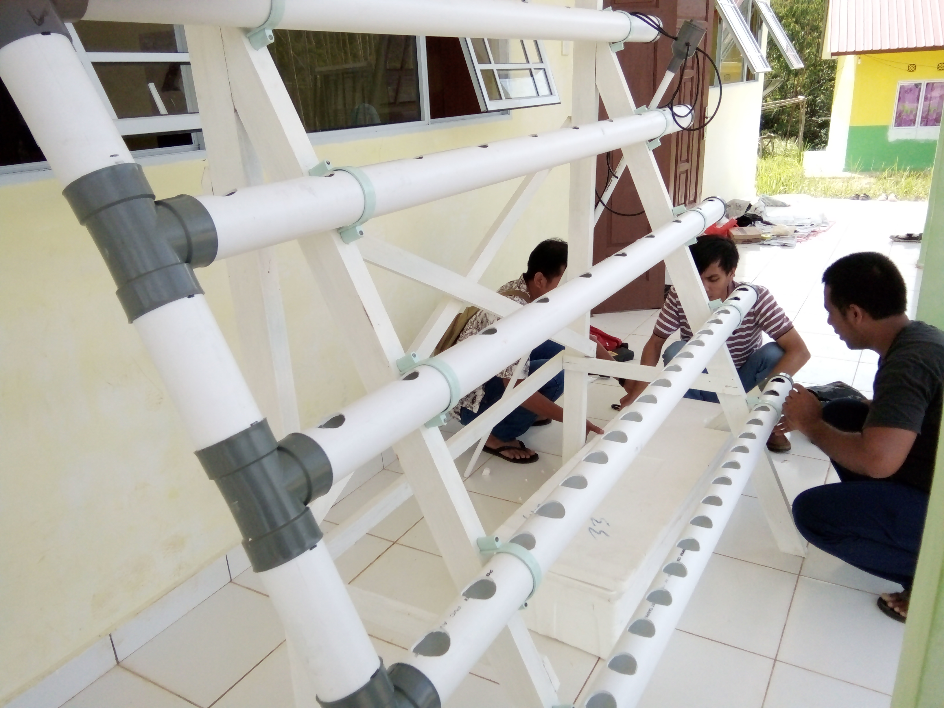 ESKUL WIRAUSAHA HYRDOPONIK SMA NEGERI 2 LINGGA