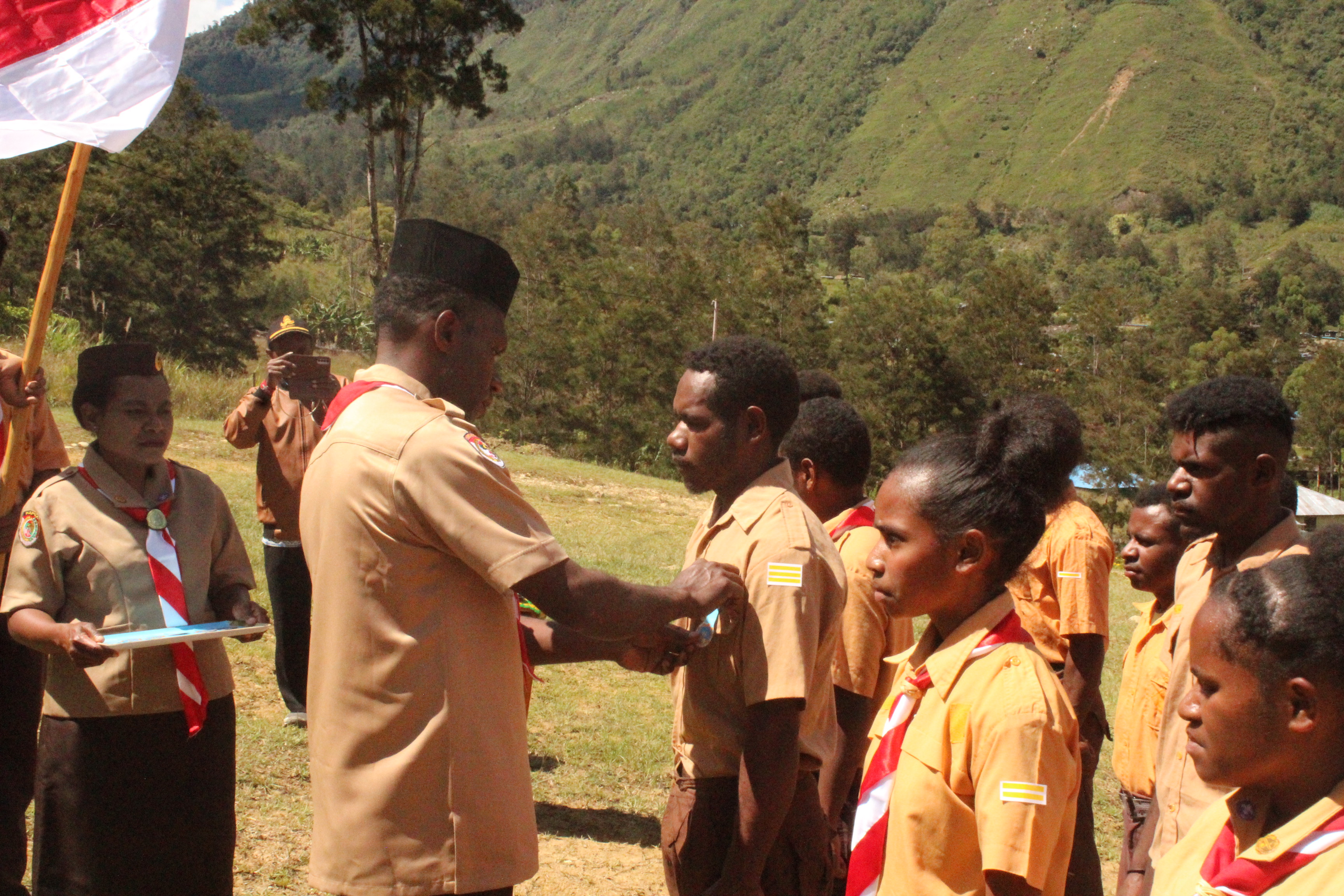 Pelantikan Pengurus Ambalan Frans Kaisiepo dan RA Kartini Pangkalan SMA Negeri 2 Makki
