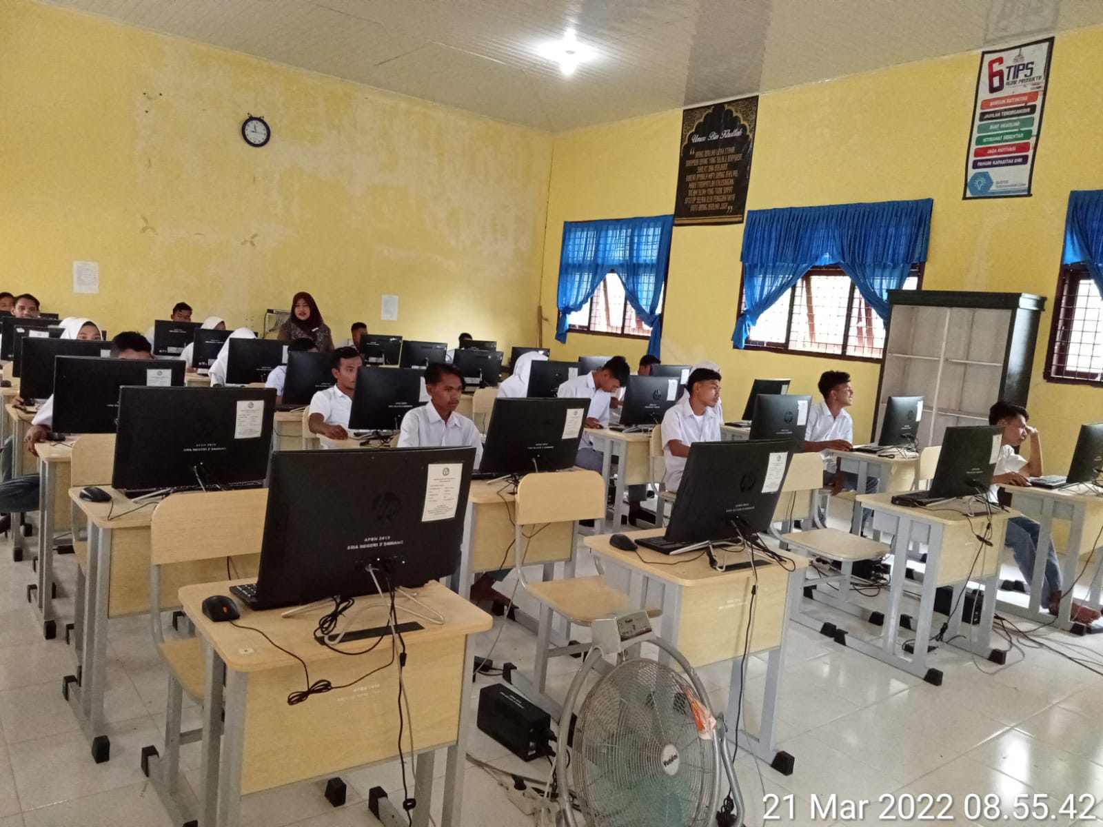 Rutinitas Siswa/i  dan Guru SMA Negeri 2 Sawang