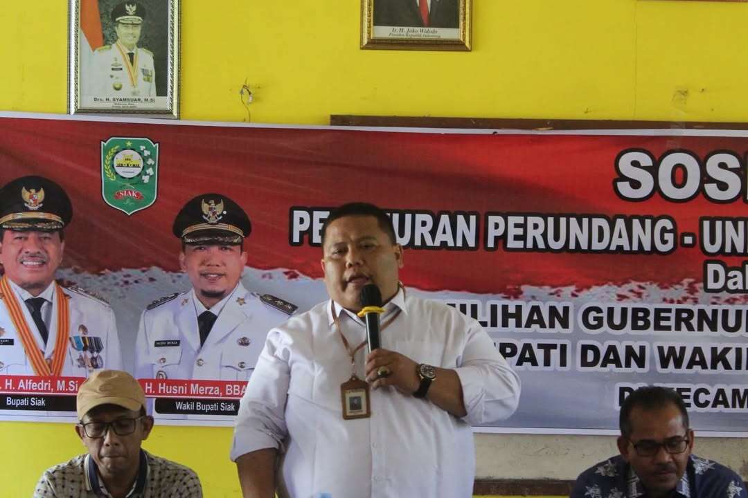SOSIALISASI PERATURAN PERUNDANG-UNDANGAN POLITIK KEPADA MASYARAKAT DALAM RANGKA PEMILIHAN GUBERNUR DAN WAKIL GUBERNUR RIAU BUPATI DAN WAKIL BUPATI SIAK TAHUN 2024 DI KECAMATAN SUNGAI APIT