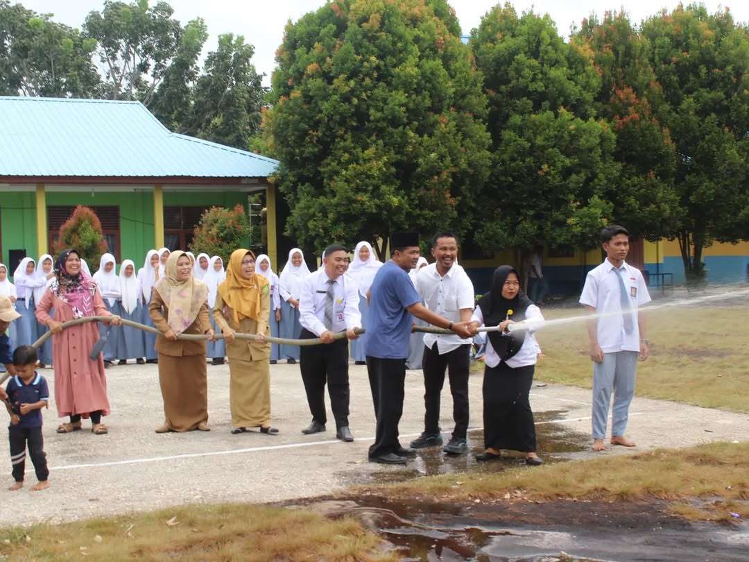 Majelis Guru Juga Mengikuti Simulasi Memadamkan Api