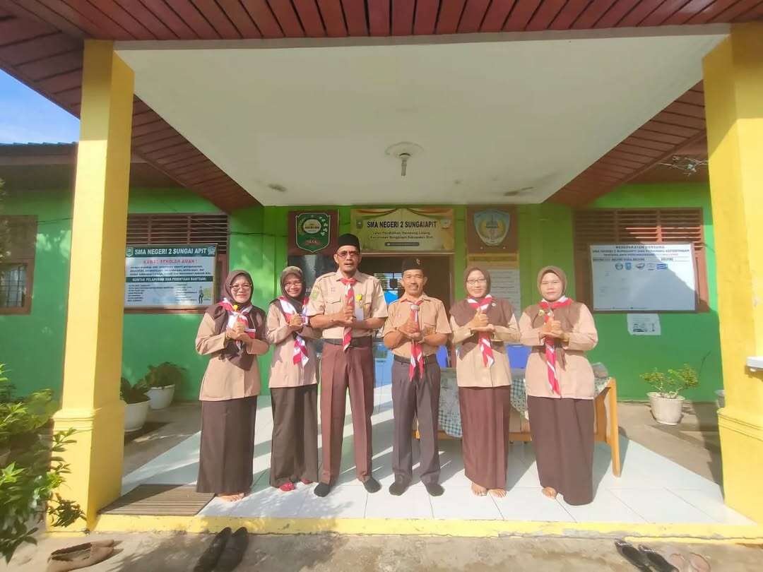 Foto Bersama Ketua Kwaran Kecamatan Sungai Apit dan Majelis Guru SMAN 2 Sungai Apit