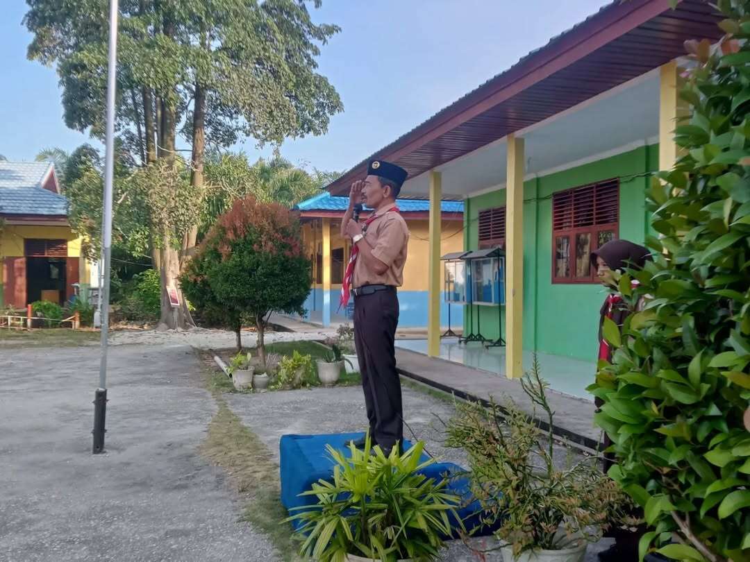 Pembina upacara merupakan Ketua Kwaran Kecamatan Sungai Apit