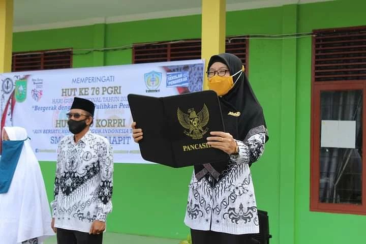 Pembacaan Pancasila Oleh Kepala Sekolah