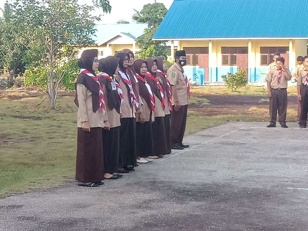 Kepala SMAN 2 Sungai Apit dan Majelis Guru SMAN 2 Sungai Apit