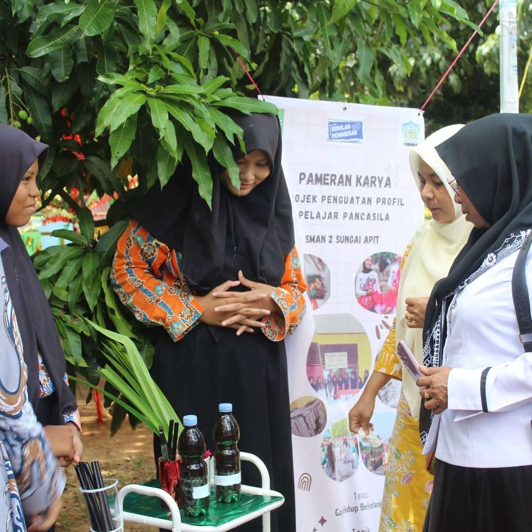 Melihat Hasil Karya P5 siswa SMAN 2 Sungai Apit