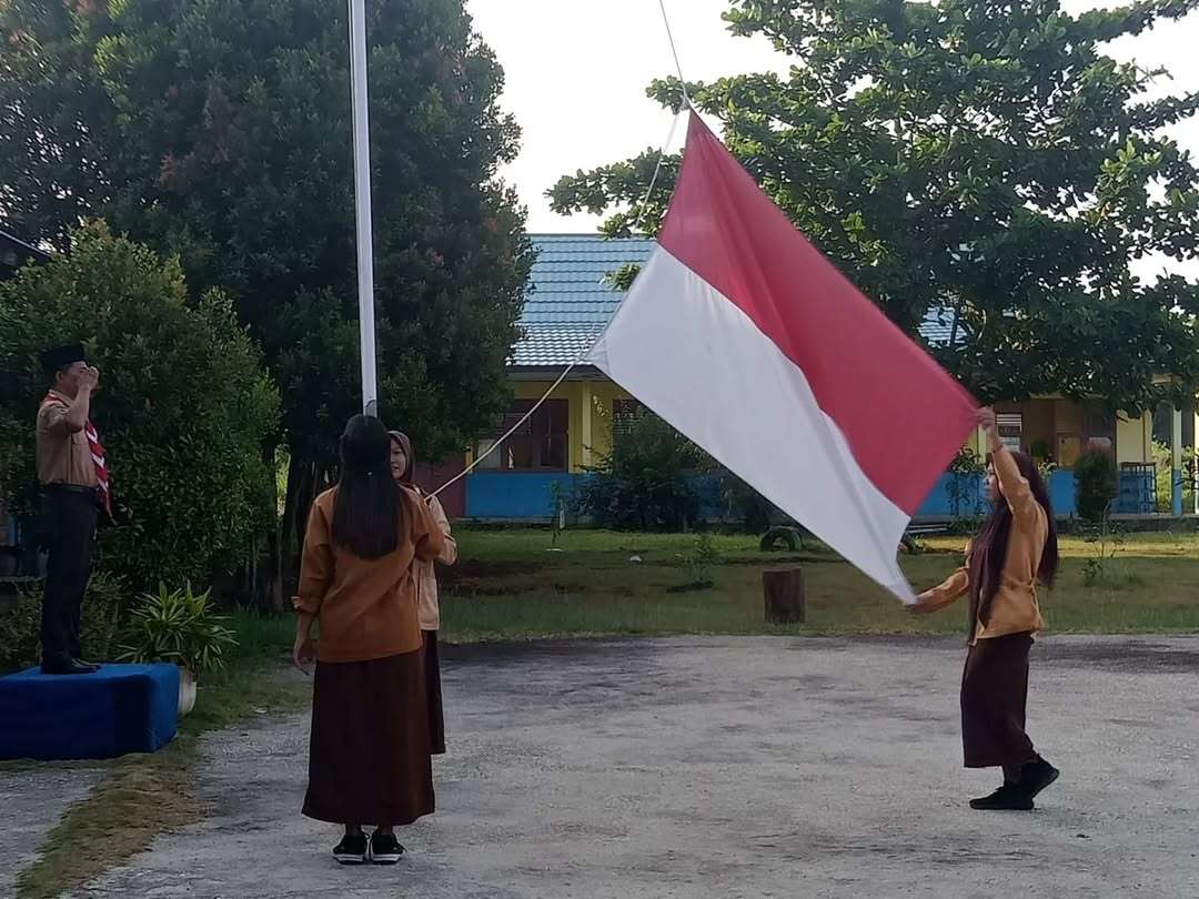 Pengibaran Bendera Merah Putih