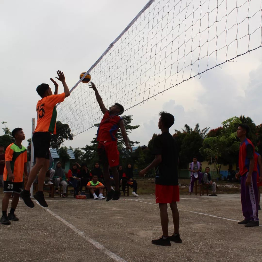 Pertandingan Voli Antar Siswa