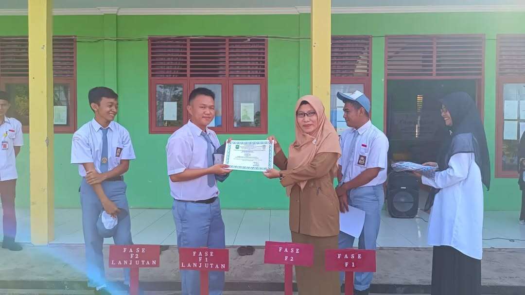 Reward Siswa SMAN 2 Sungai Apit sebagai peserta didik yang memiliki karakter Profil Pelajar Pancasila