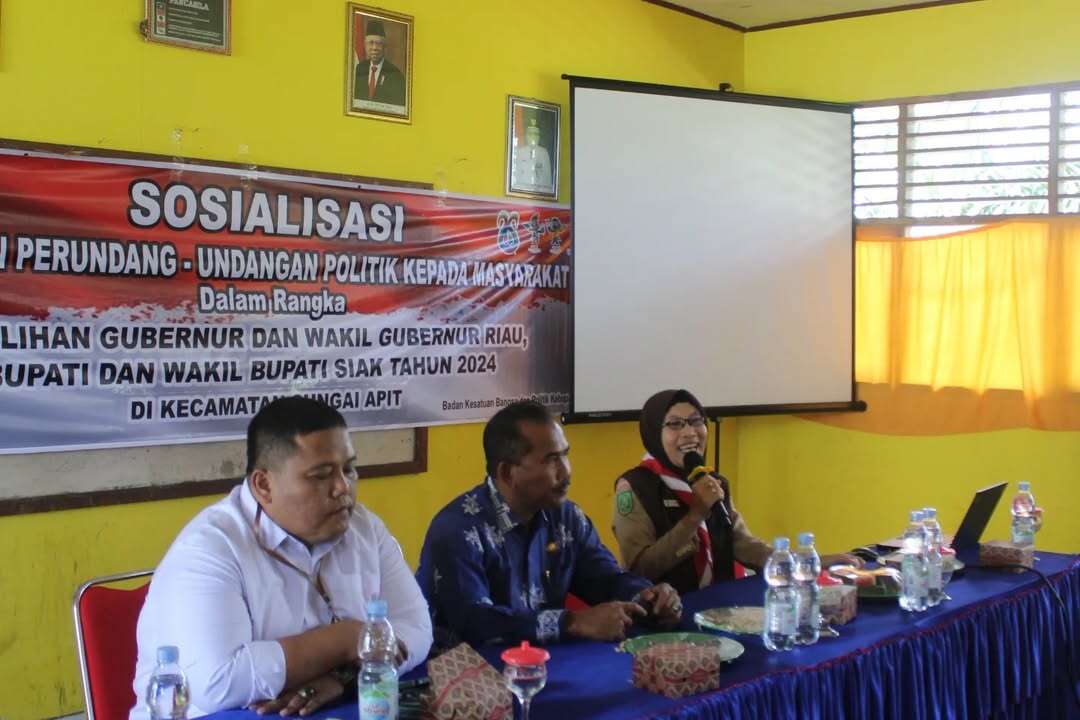 SOSIALISASI PERATURAN PERUNDANG-UNDANGAN POLITIK KEPADA MASYARAKAT DALAM RANGKA PEMILIHAN GUBERNUR DAN WAKIL GUBERNUR RIAU BUPATI DAN WAKIL BUPATI SIAK TAHUN 2024 DI KECAMATAN SUNGAI APIT