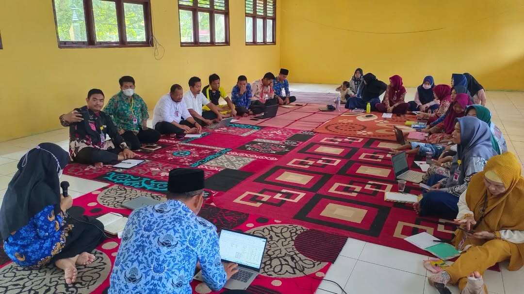 Para Majlis guru sedang melakukan refleksi