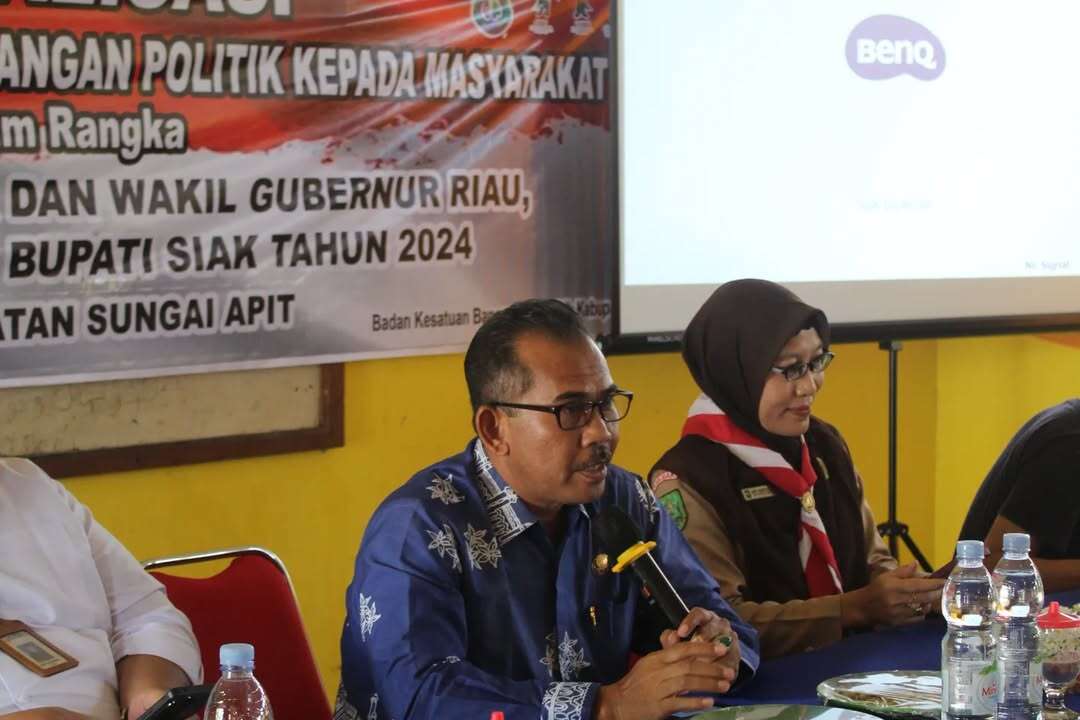 SOSIALISASI PERATURAN PERUNDANG-UNDANGAN POLITIK KEPADA MASYARAKAT DALAM RANGKA PEMILIHAN GUBERNUR DAN WAKIL GUBERNUR RIAU BUPATI DAN WAKIL BUPATI SIAK TAHUN 2024 DI KECAMATAN SUNGAI APIT