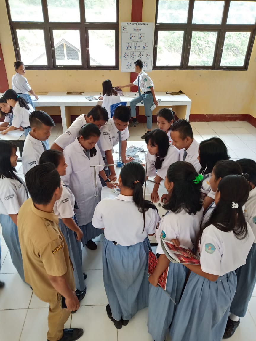 Praktik Fisika di SMAN 2 Teriak