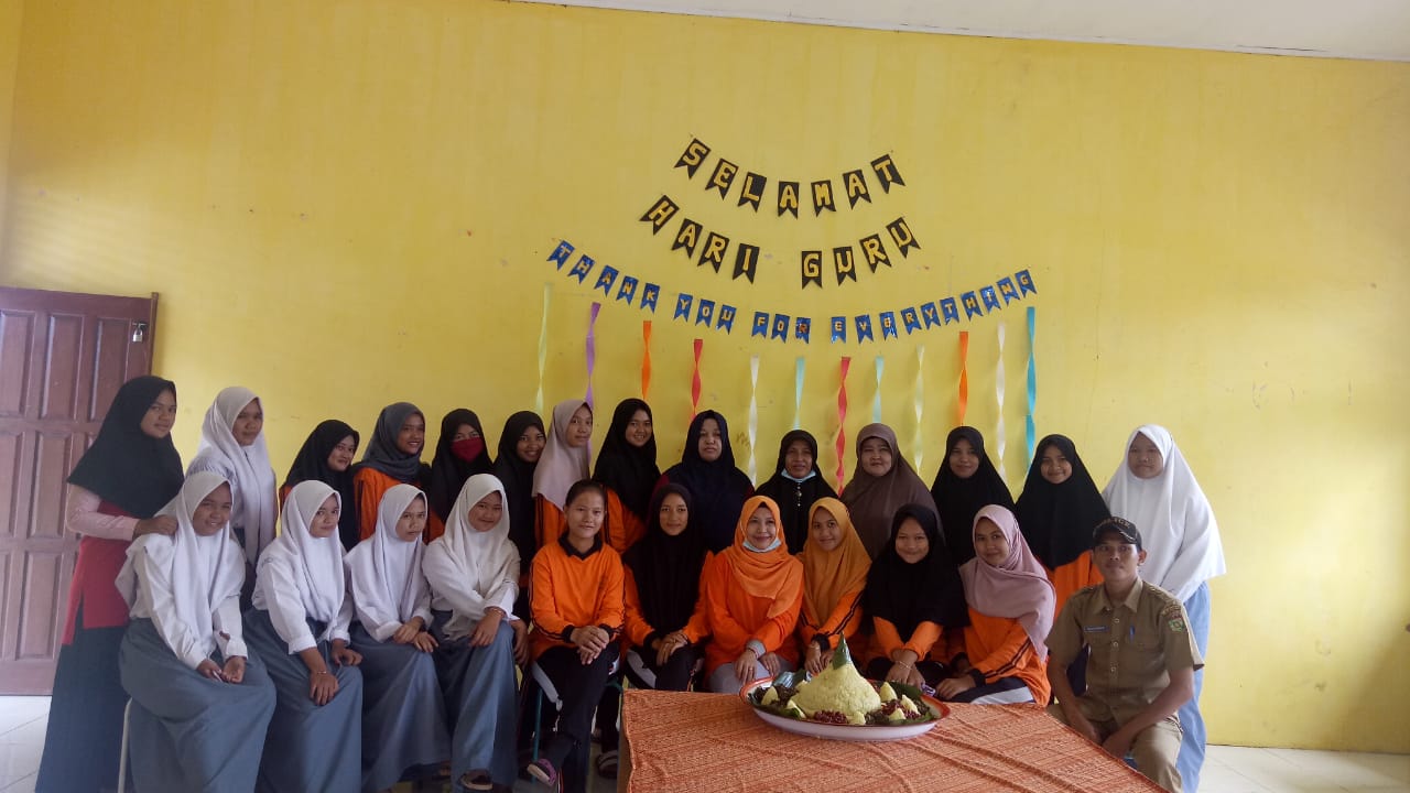 KEPSEK DAN PEGAWAI SMAN 3 GS