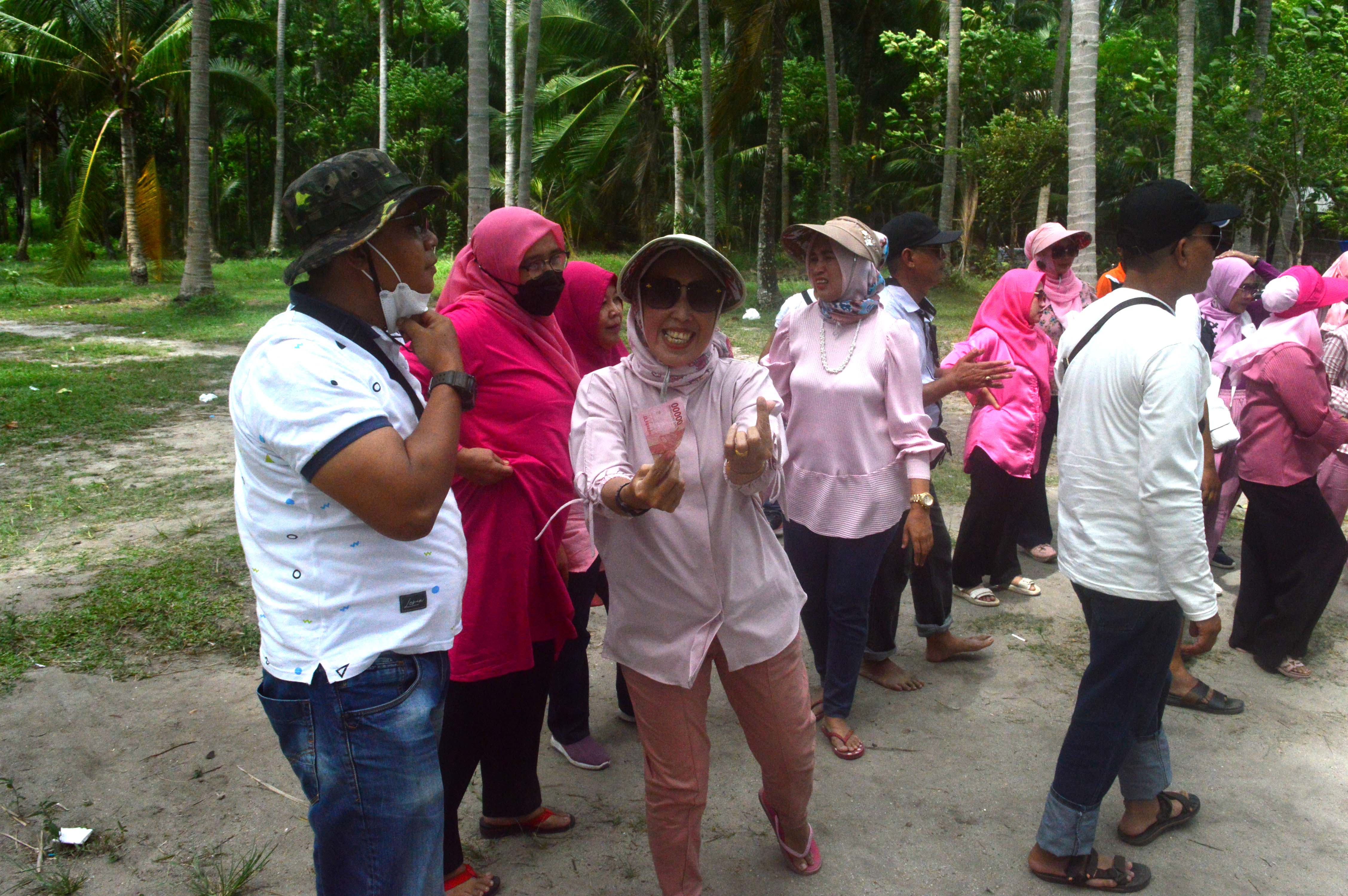 Family Gathering of Smanthree Maret 2022 Pantai Klara
