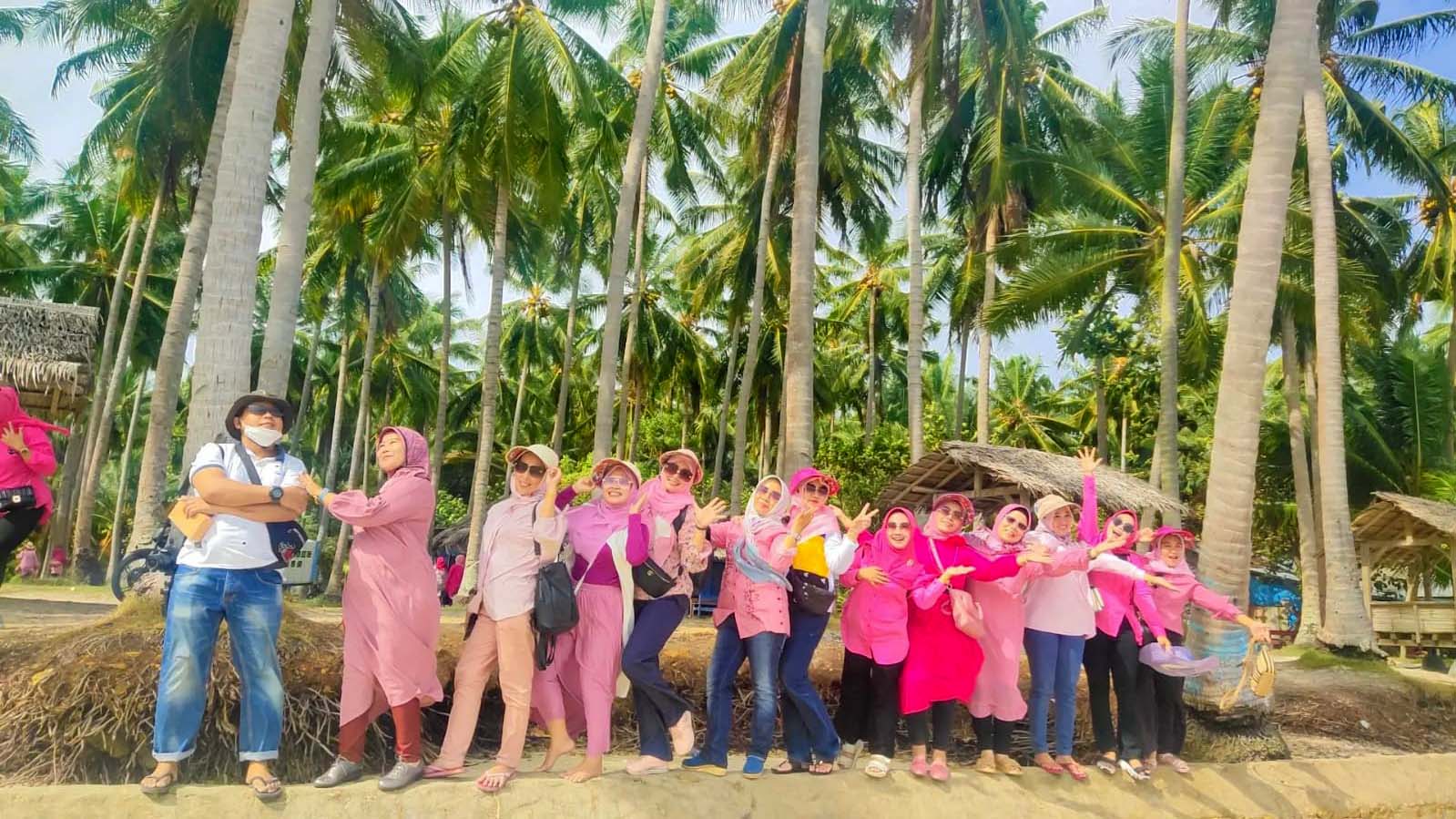 Family Gathering of Smanthree Maret 2022 Pantai Klara