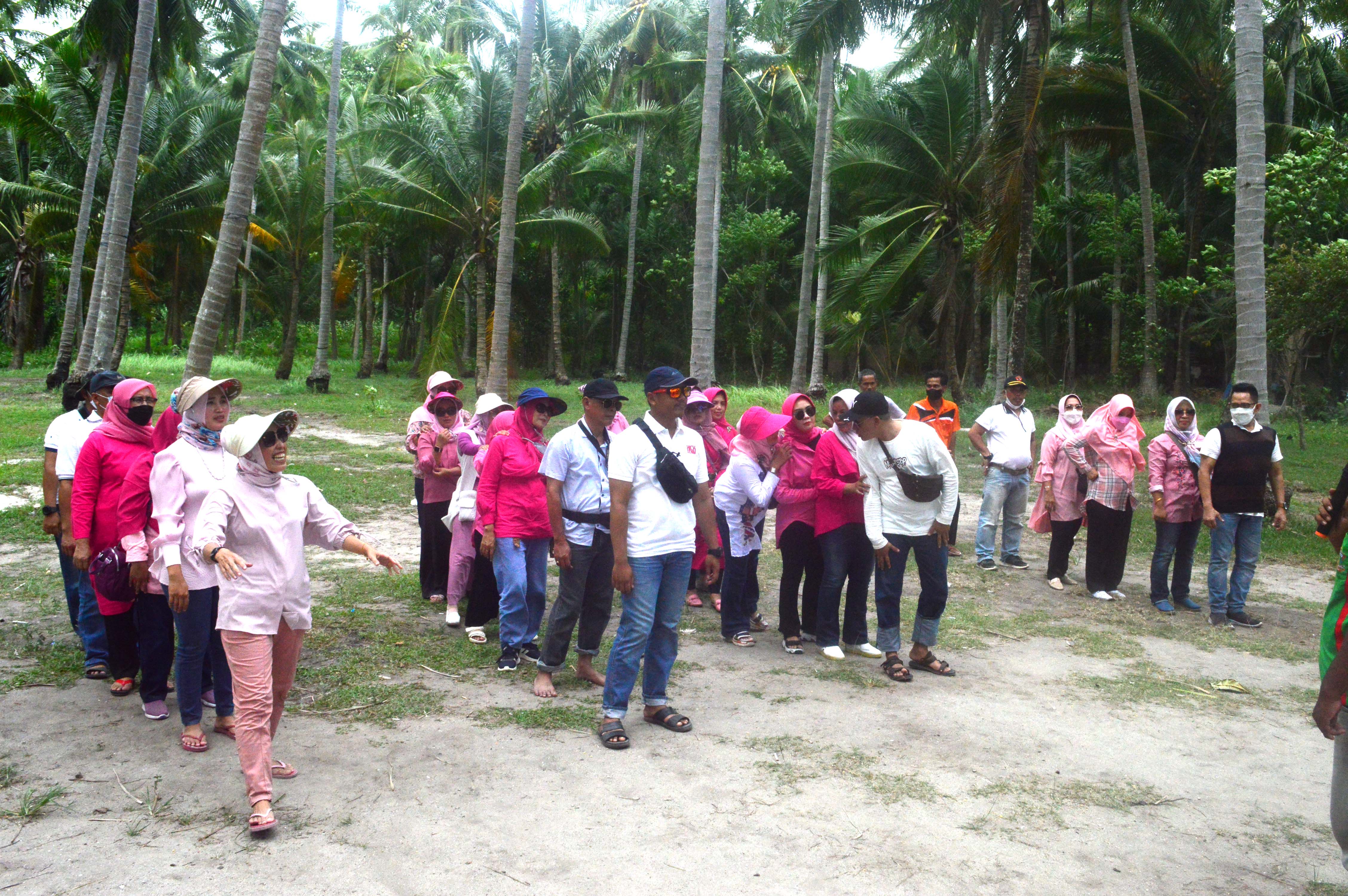 Family Gathering of Smanthree Maret 2022 Pantai Klara