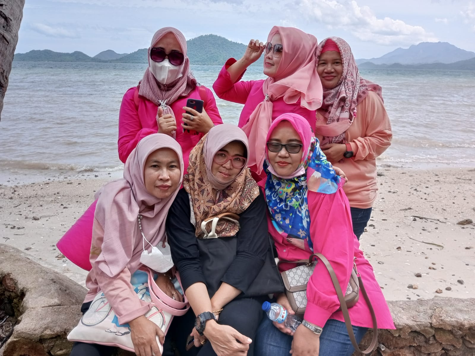 Family Gathering of Smanthree Maret 2022 Pantai Klara