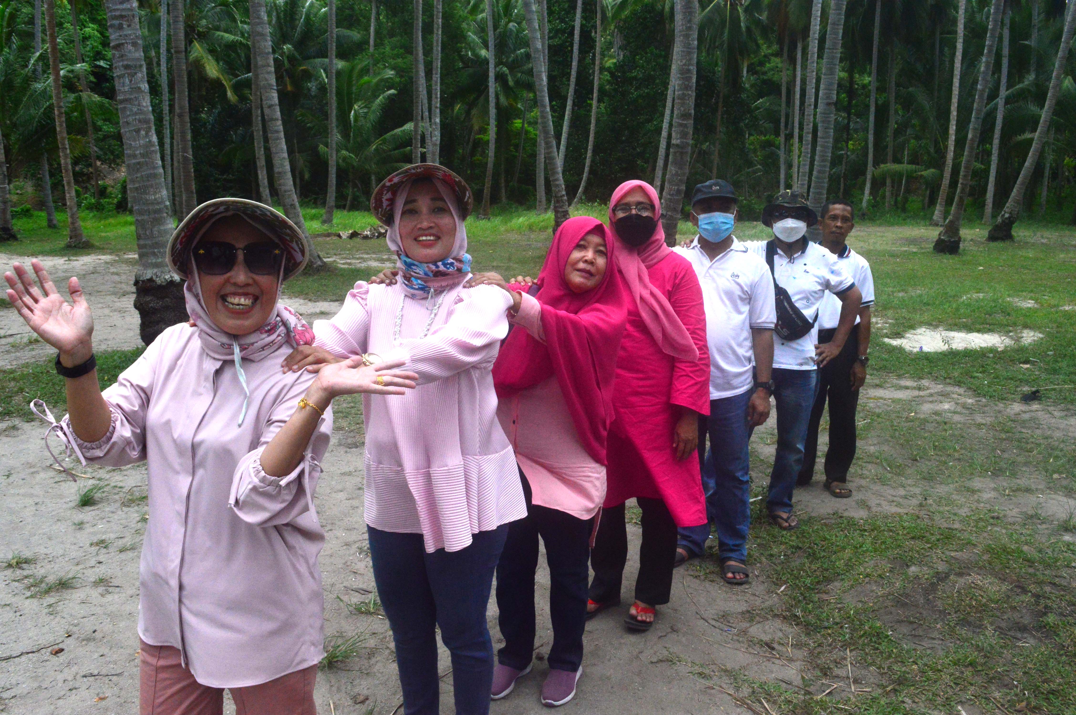 Family Gathering of Smanthree Maret 2022 Pantai Klara